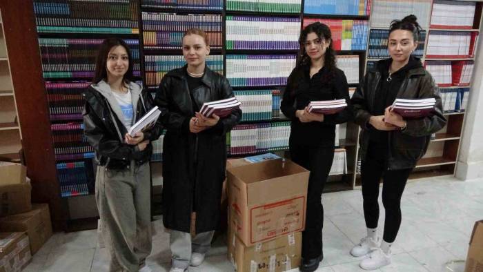 Örnek Dayanışma...hataylı Depremzede Öğrencilere Test Ve Deneme Kitabı Desteği