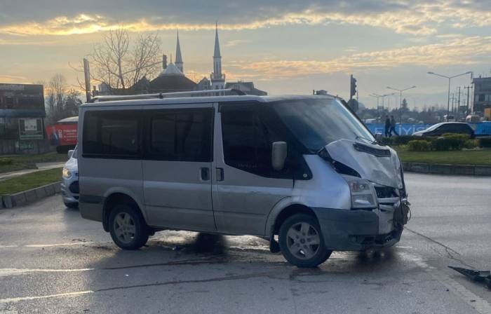 2 Aracın Karıştığı Kazada 1 Kişi Yaralandı