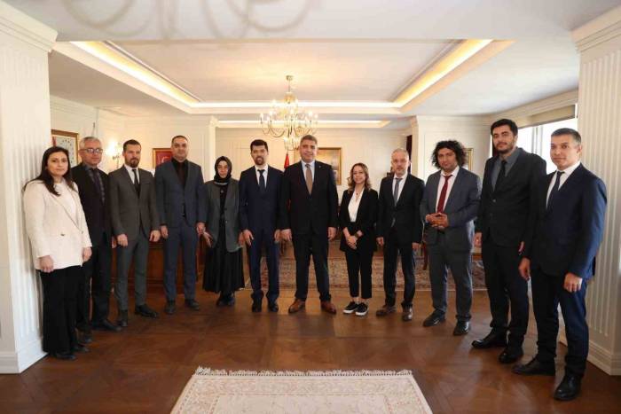 Vali Aslan Sağlıkçıları Ağırladı