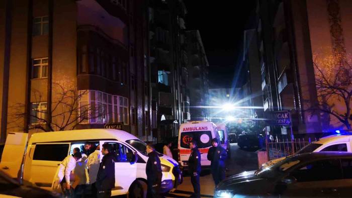 Erzurum’da Öğretmen, Tartıştığı Eşini Ve Kızını Bıçakla Öldürdü