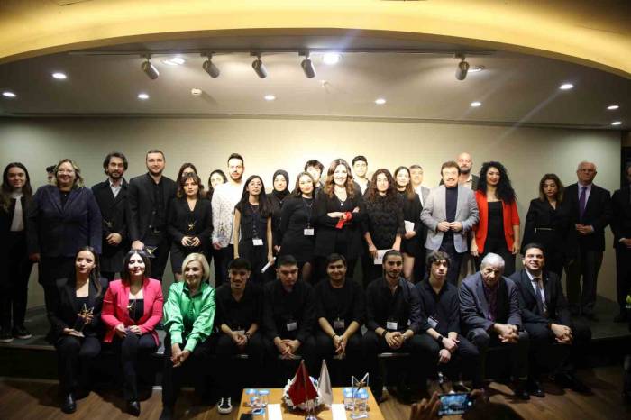 Üniversite Öğrencilerinin Belirlediği İletişim Ödülleri Sahiplerini Buldu