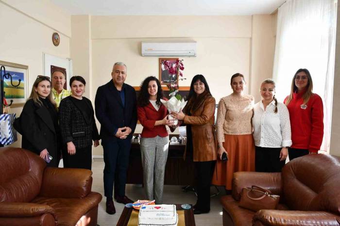 Kuşadası Belediyesi Sağlık Çalışanlarını Unutmadı