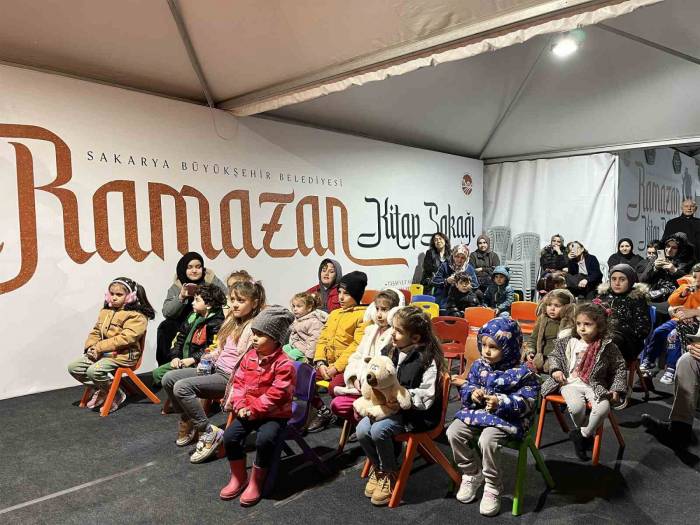 Ramazan Sokağı’nda Minikleri Kahkahaya Boğan Gösteri