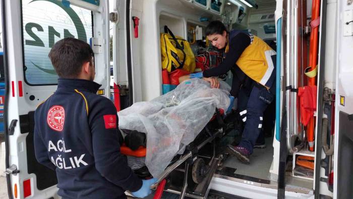 Samsun’da Hafif Ticari Araç Tıra Çarptı: 1 Ağır Yaralı