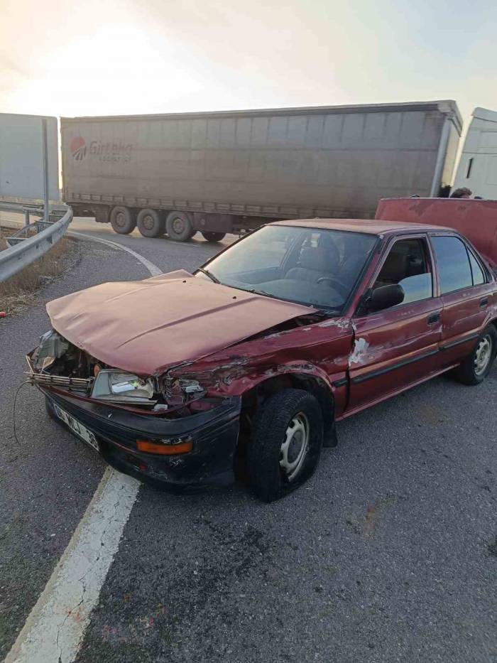 Sivas’ta Trafik Kazası: 3 Yaralı