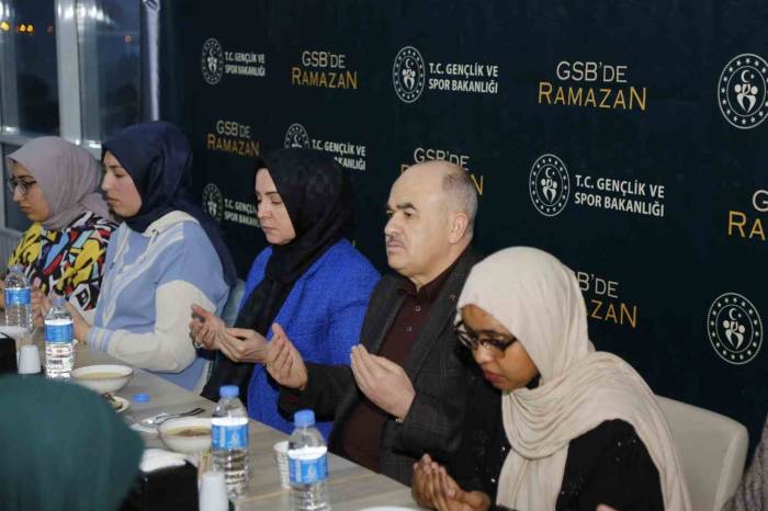 Vali Dağlı: “İyi Yetişmiş Bir Gençlik, Bu Ülkeyi Dünyanın En Önemli Aktörü Haline Getirecektir”