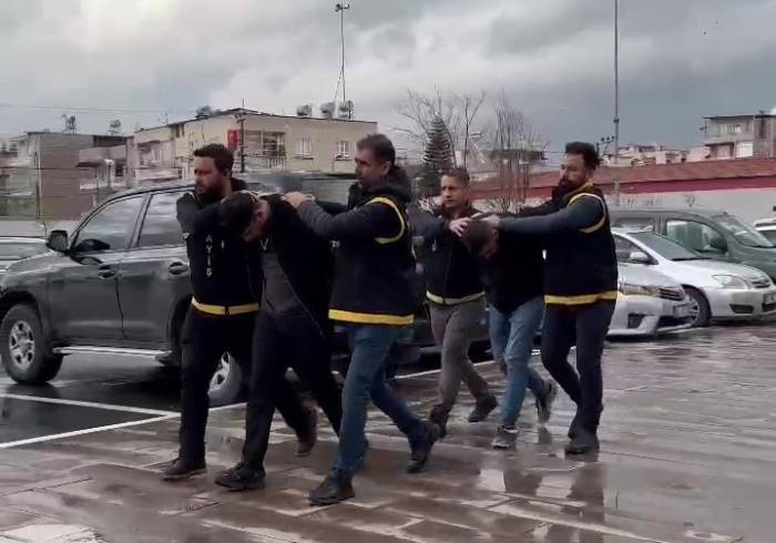 Silahla Rehin Alıp, Mobil Uygulamadan 200 Bin Tl Gasp Eden 2 Kişi Tutuklandı