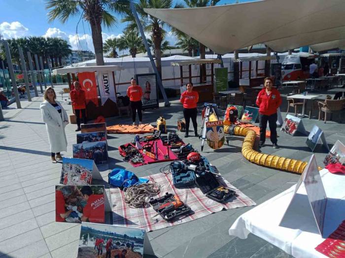 Akut Kuşadası Ekibi Fotoğraf Sergisi Açtı