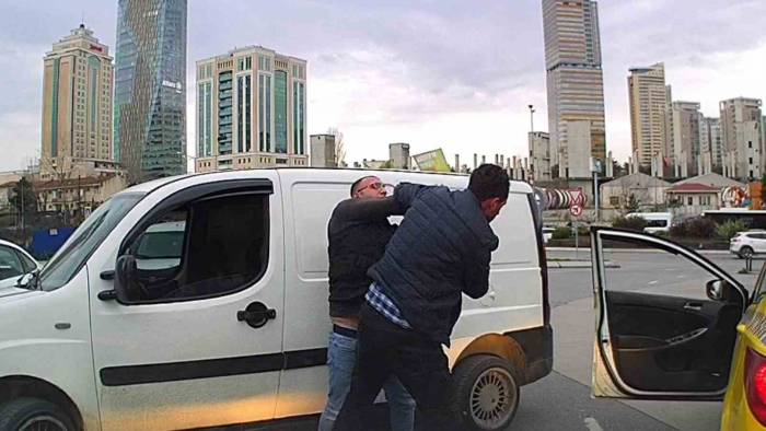 Ataşehir’de Trafik Tartışması Kavgaya Dönüştü
