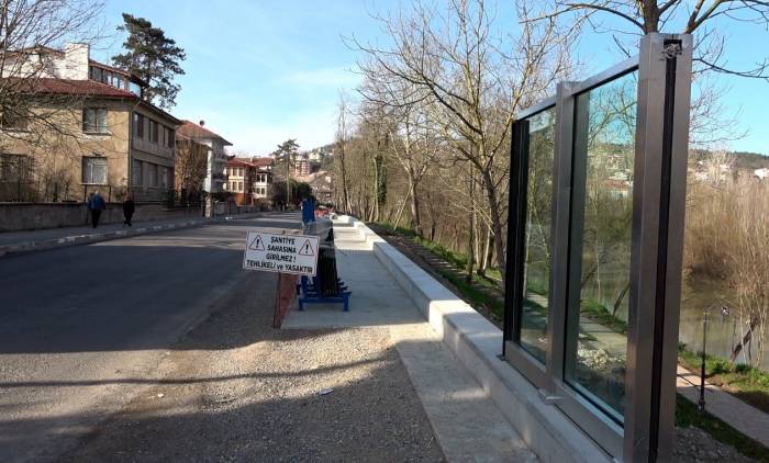 Bartın’da Sele Karşı Camdan Duvar Örülüyor