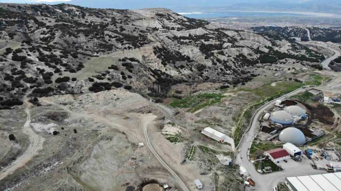 Burdur’da Üstü Tam Kapatılamayan Eski Çöplük Çevre Kirliliğine Neden Oluyor