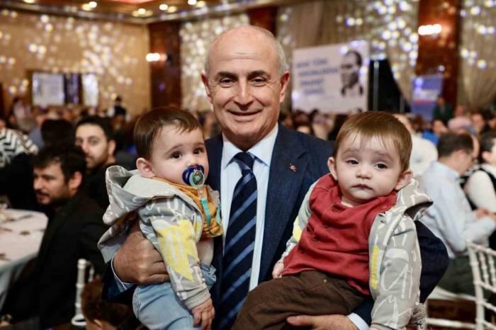 Başkan Akgün, Doktorlar Ve Sağlık Çalışanlarının Bayramını Kutladı