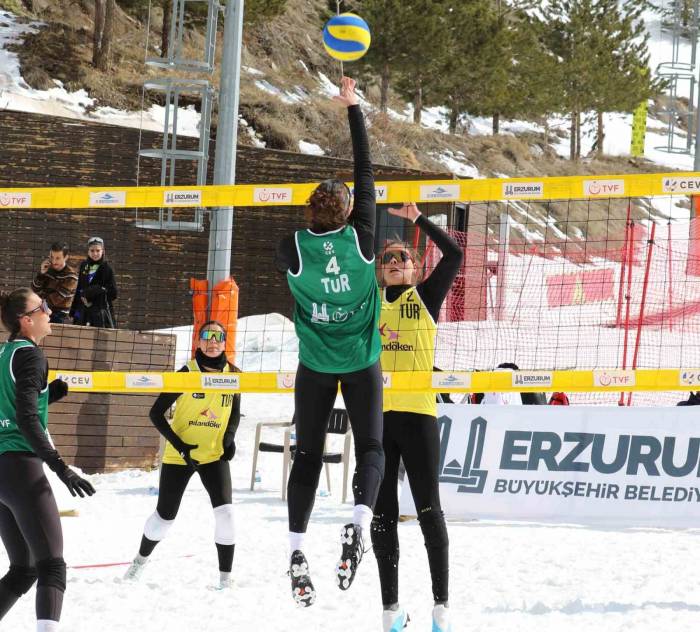 Palandöken’de Kar Voleybolu Rüzgarı