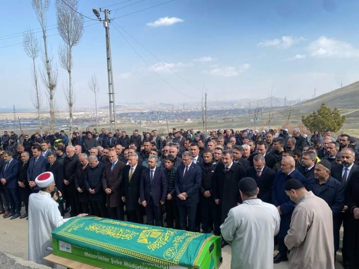 Geçirdiği Trafik Kazası Sonrası Hayatını Kaybeden Ak Partili Eryiğit Toprağa Verildi