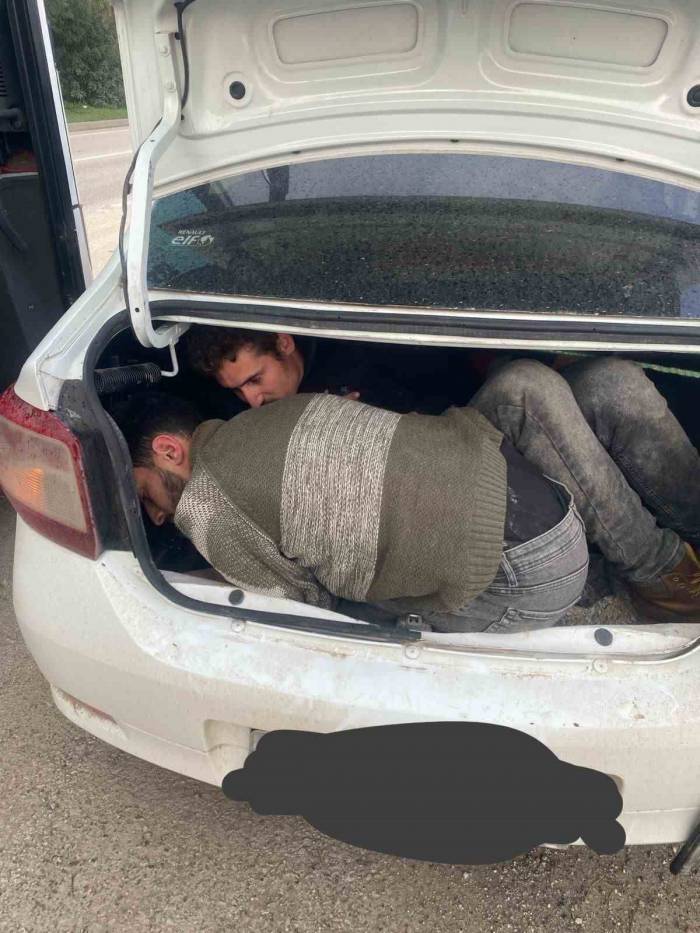 Hatay’da Göçmen Kaçakçılığı Operasyonu: Bagaja Bile Göçmen Saklamışlar