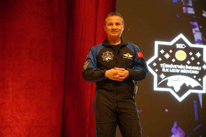 İlk Türk Astronot Gezeravcı’dan Çarpıcı Açıklama: "çöplüğe Vesile Olan Pek Çok Uzay Aracı Var”