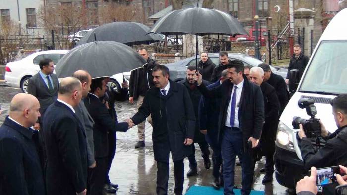 Milli Eğitim Bakanı Tekin Kars’ta