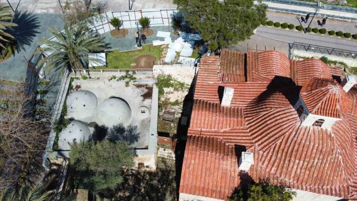 Betonla Kaplanan Tarihi Hamama Neşter