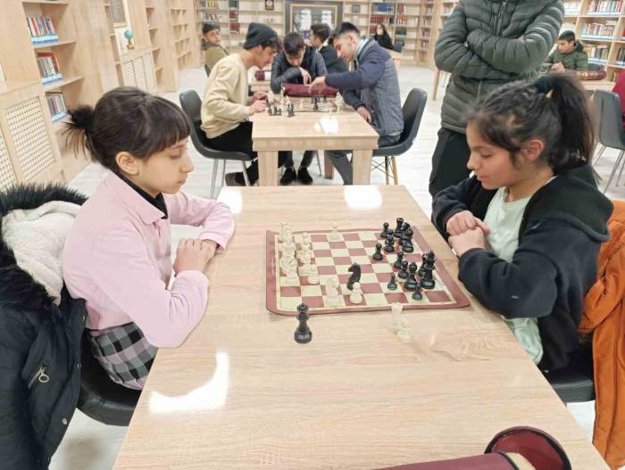 Ağrı’da Pansiyonlu Okullar Satranç Turnuvası Heyecanı