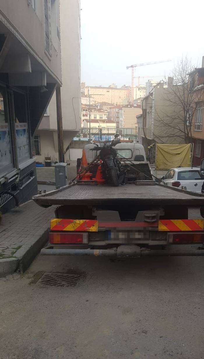 Bağcılar’da Çaldıkları Motosikletle Cep Telefonunu Gasp Ettiler