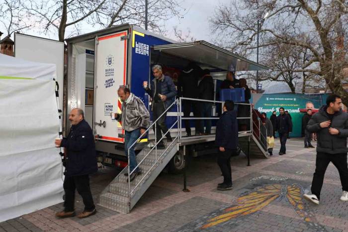 Büyükşehir Belediyesi ‘İftara 5 Kala Yanınızda’