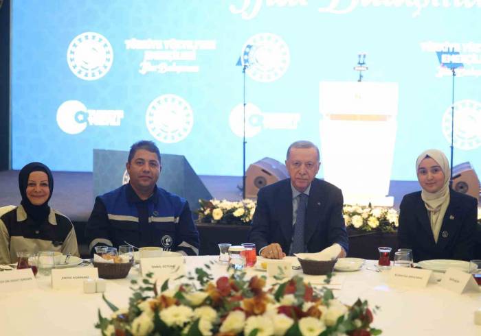 Cumhurbaşkanı Erdoğan: "Ramazan Bayramı İkramiyelerini 2-5 Nisan Tarihleri Arasında Emeklilerimizin Hesaplarına Yatırmış Olacağız"