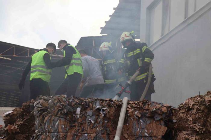 Matbaa Fabrikasında Korkutan Yangın