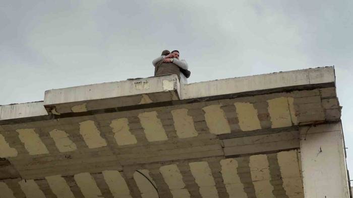 İntihar Girişiminde Bulunan Şahsa Çocuktan Dikkat Çeken Öğüt: ’’niye Atlıyorsun, Orada Yanacaksın’’