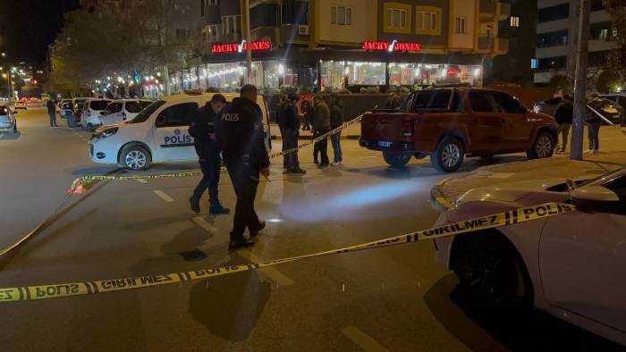 Gaziantep’te Trafikte Silahlı Çatışma: Mermiler Otomobil Ve Evlere İsabet Etti