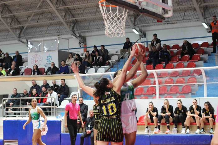 Kadınlar Basketbol Süper Ligi: İzmit Belediyespor: 113 - Çankaya Üniversitesi: 104