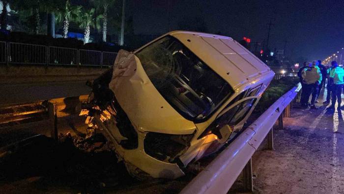 Rrefüje Giren Araç Bariyeri Biçti: 1 Yaralı