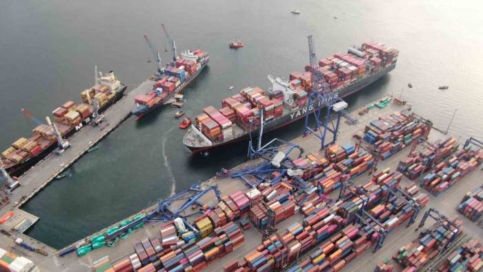 Devasa Vinçlerin Devrildiği Limandaki Hasar Havadan Görüntülendi