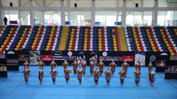 Halk Oyunları Yarışmaları Görsel Bir Şölene Dönüştü