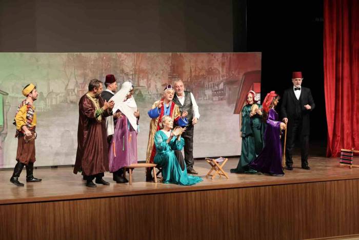 “Bir Eski Zaman Hikayesi" Adlı Tiyatro Oyunu Beğeni Aldı