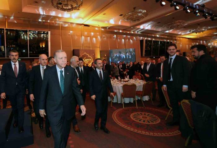 Cumhurbaşkanı Erdoğan: "Kandil’deki Terör Baronlarından Pensilvanya’daki Hainlere Kadar Tüm Terör Örgütlerinin Karşımızda Yer Aldığı Bu Seçimlerden Zaferle Çıktık"