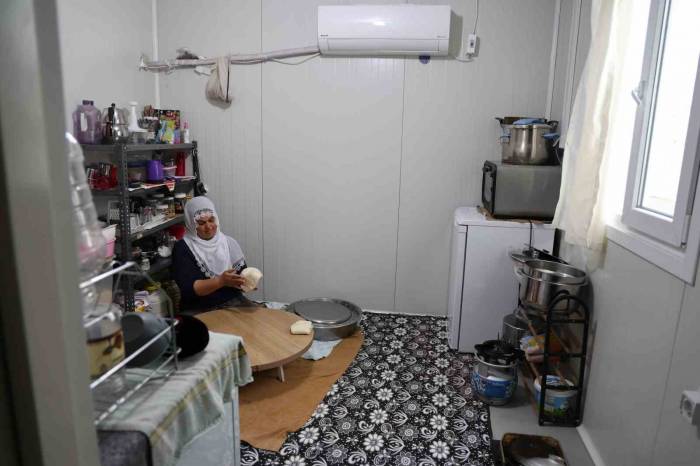 18 Yıl Sonra Ev Sahibi Olan Depremzede, 4 Ay İçinde Kaldıktan Sonra Ramazan Ayını Konteyner Kentte Geçiriyor