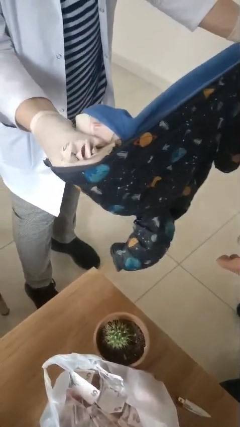 Elazığ’da Dilencinin Parayı Sakladığı Yer Pes Dedirtti, Bebek Montundan Bin 200 Lira Çıktı