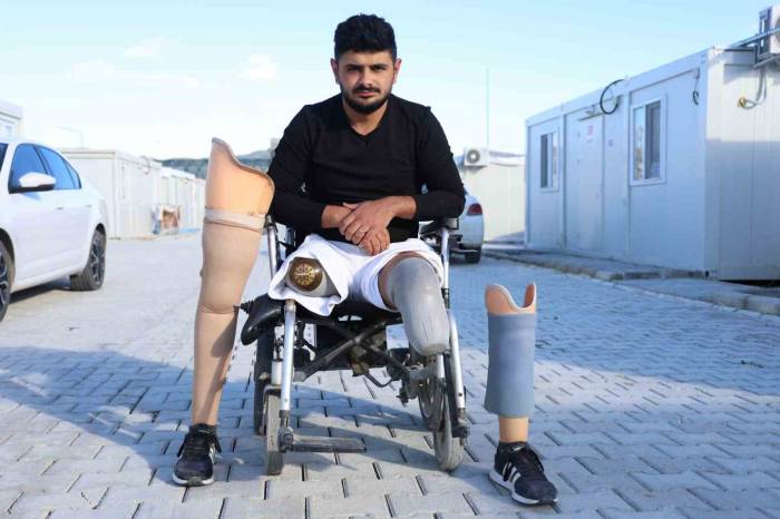 Enkazdan 2 Gün Sonra Kurtulan Genç Yeni Protez İstiyor