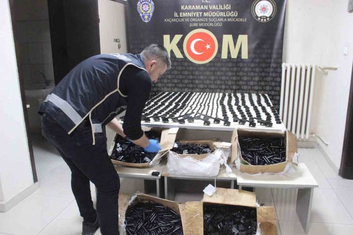 Ev Eşyalarının Arasında Binlerce Tabanca Namlusu İle Fişek Yatağı Ele Geçirildi