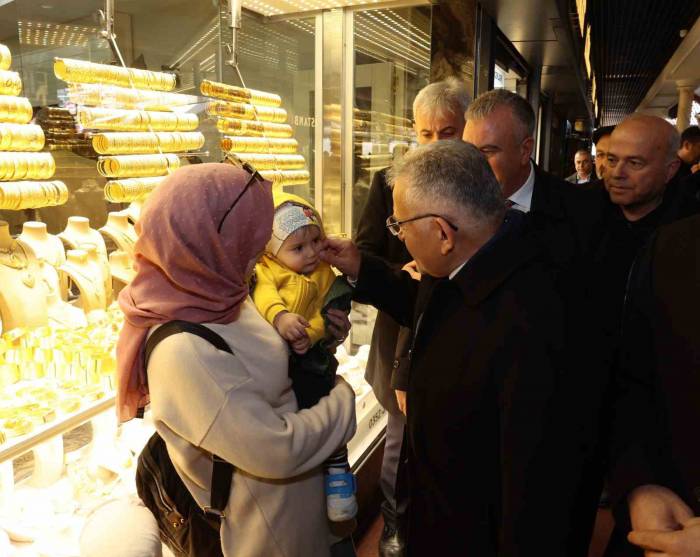 Esnafla Buluşan Büyükkılıç: “Durmak Yok, Koşmaya Devam”