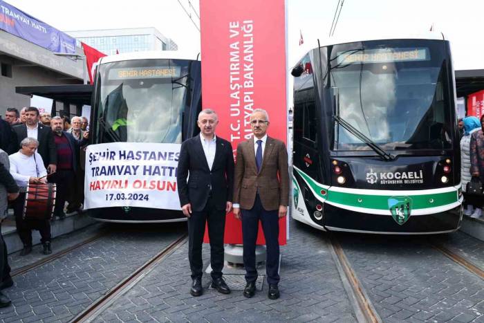 Kocaeli Şehir Hastanesine Ulaşımı 15 Dakikaya Düşürecek Tramvay Hattı Hizmete Girdi