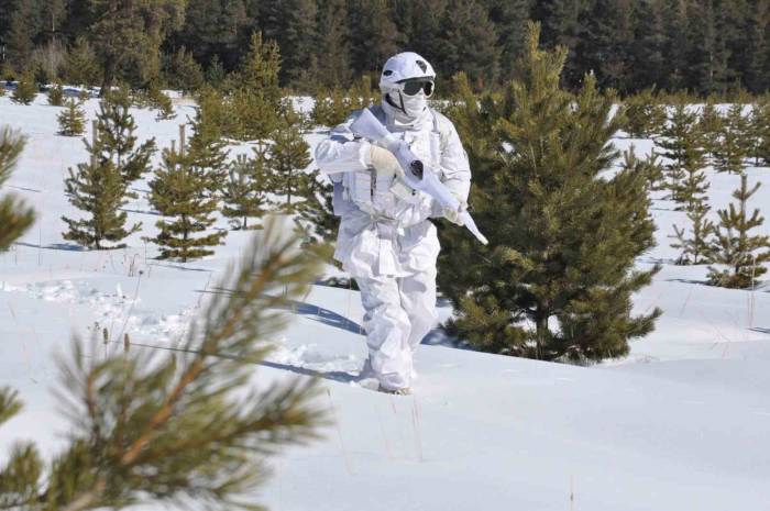 Dosta Güven, Düşmana Korku Salıyorlar