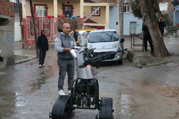 Siirtli Kaşif Yapay Zekalı Robot Asker Yaptı