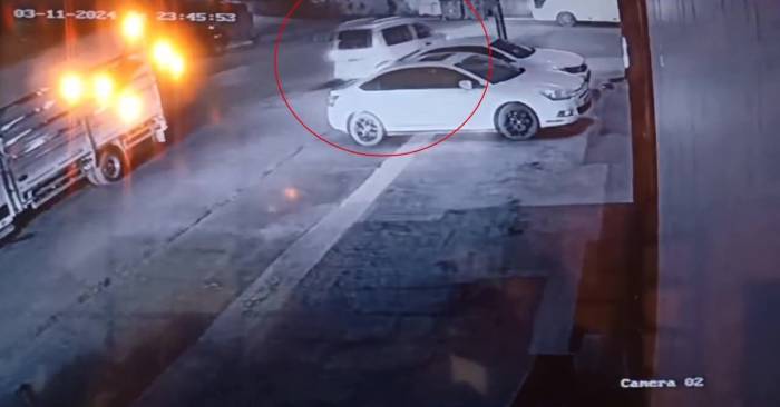 Tuzla’da Bir Şahıs Husumetlisinin Aracına Kurşun Yağdırdı