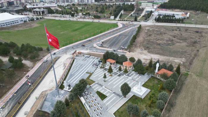 Şehitlik Caddesi Bayraklarla Donatıldı
