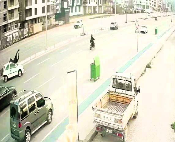 Otomobilin Çarptığı Yaya Metrelerce Savrulup Feci Şekilde Can Verdi