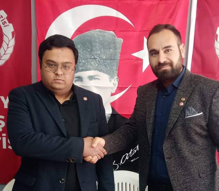 Chp’den 2 Haftada 2 Kez İstifa Etti