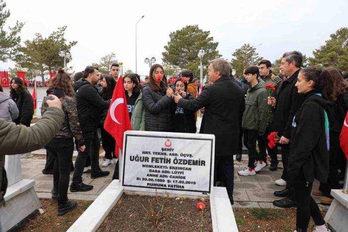 Erzincan’da 18 Mart Çanakkale Zaferi Ve Şehitler Anıldı