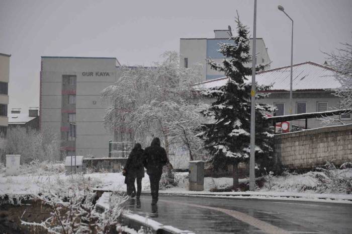 Kars Baharda Kışı Yaşıyor