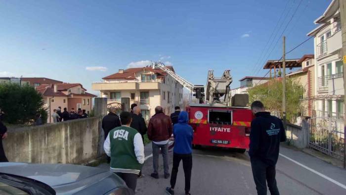 Vatandaşlar Yangını Meraklı Gözlerle İzledi